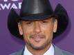 Tim McGraw helps fainting fan at... Tim McGraw helps fainting fan at...