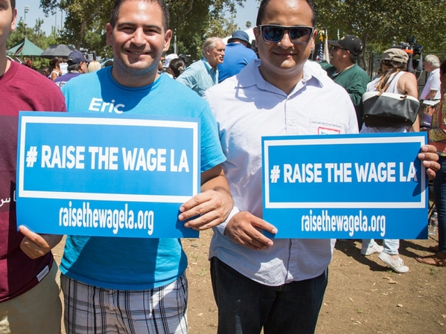 LA approves $15 minimum wage by 2020