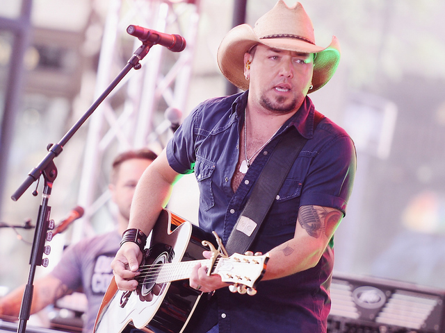 Jason Aldean resumes tour after Las Vegas shooting