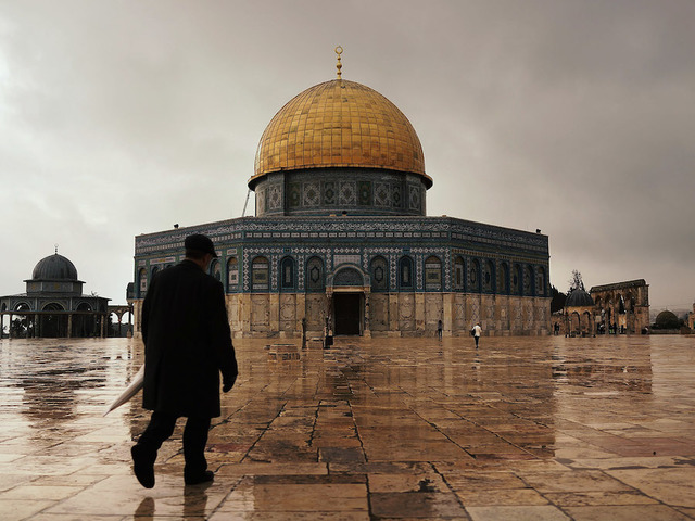 Trump's Jerusalem move: Deadly clashes erupt after Friday prayers