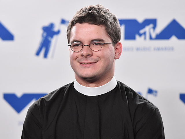 Descendant of Robert E. Lee leaves pulpit after lauding Black Lives Matter at VMAs
