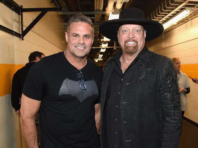 2 dead in helicopter crash before concert