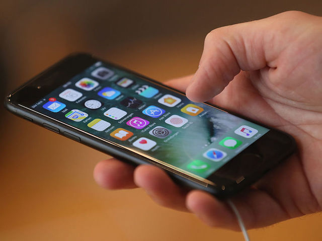 Cell phone tips: Text instead of call during hurricanes to ease network congestion