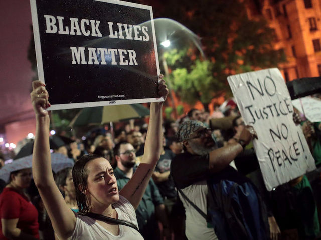 St. Louis protest police accused of controversial 'kettling' tactics