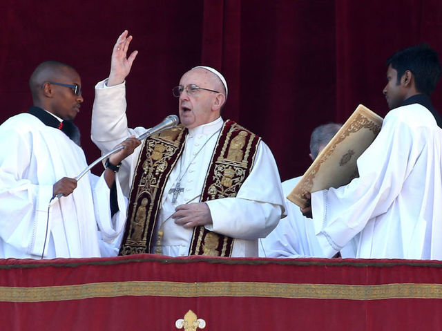 Pope Francis' message on Christmas: You must welcome foreigners