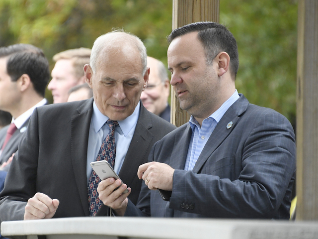 White House bans personal cell phones from the West Wing