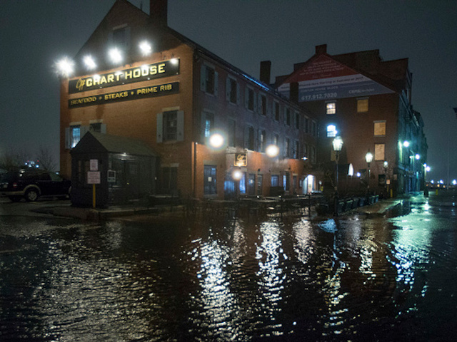 ME coast braces for flooding as high tide and powerful storm converge ME coast braces for flooding as high tide and powerful storm converge