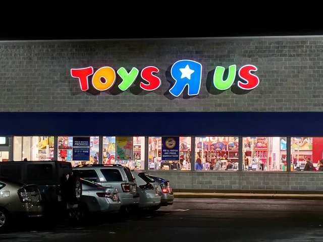 How Toys 'R' Us went from big kid on the block to bust