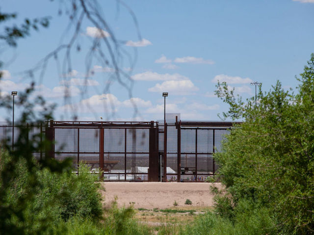 Republicans craft bill to keep detained families together