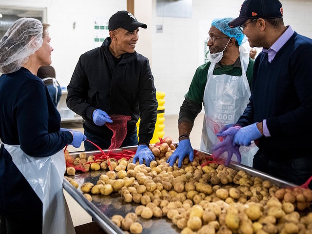 Obama surprises Chicago food bank volunteers and helps prepare Thanksgiving meal bags