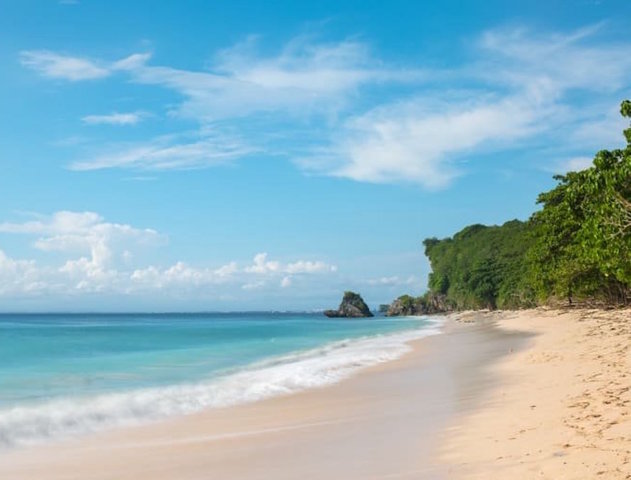 Bali resort bans smartphone use by the pool